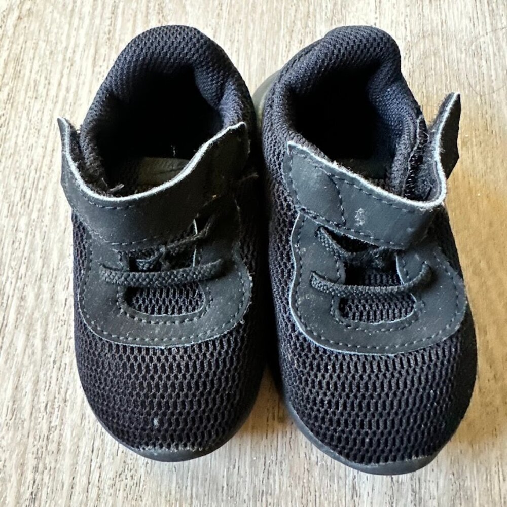 NIKE TANJUN BLACK SHOES SIZE 5C